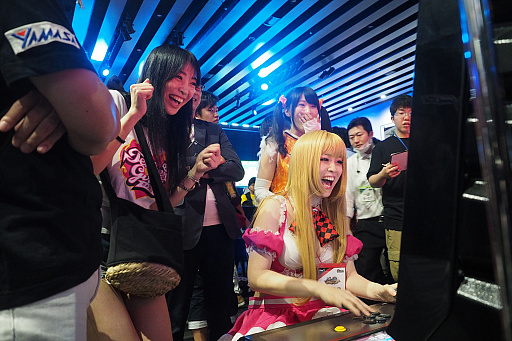画像ギャラリー No.005のサムネイル画像 / 写真で振り返るEVO Japanプレ大会「賽[sài]」の2日間。メインタイトルの優勝者インタビューも掲載