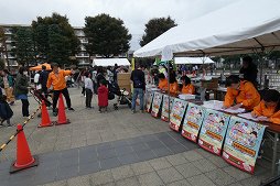 画像ギャラリー No.006のサムネイル画像 / タカラトミーのお膝元・青戸がまるごと「人生ゲーム」に！　「第１回まちあそび人生ゲームIN葛飾」レポート
