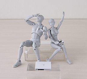 画像ギャラリー No.008のサムネイル画像 / フィギュアの小物にぴったり(?) PS4本体とPS VRのミニチュアフィギュアがカプセル自販機で8月第2週より順次発売へ