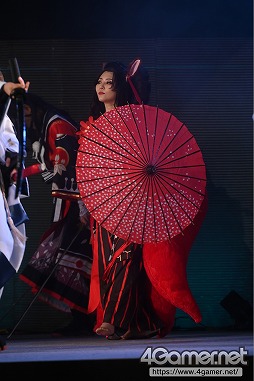 画像ギャラリー No.014のサムネイル画像 / 東京ゲームショウ恒例のイベント「Cosplay Collection Night」フォトレポート。国内外のコスプレイヤーたちがステージで競演